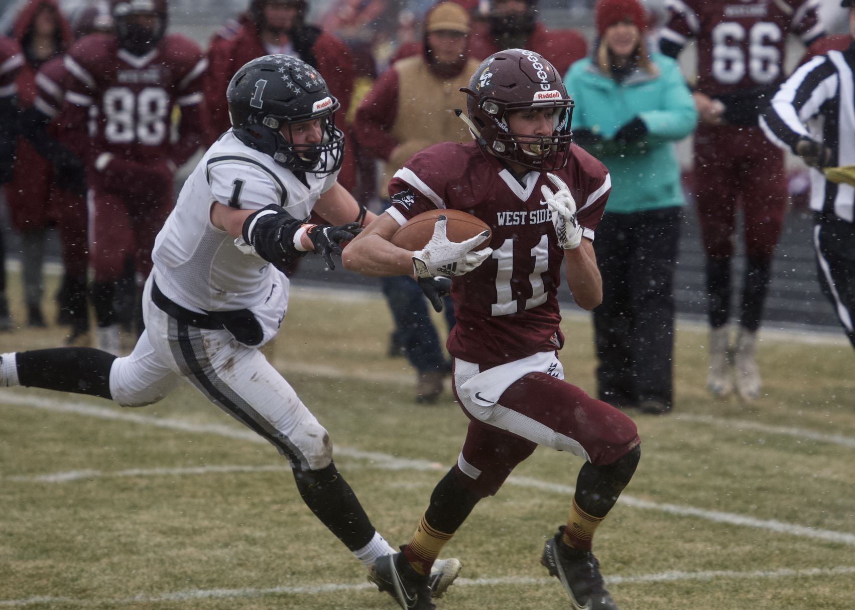 Josh Reeder sprints to the outside for good yardage .jpeg